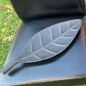 Black Leaf Accent Tray